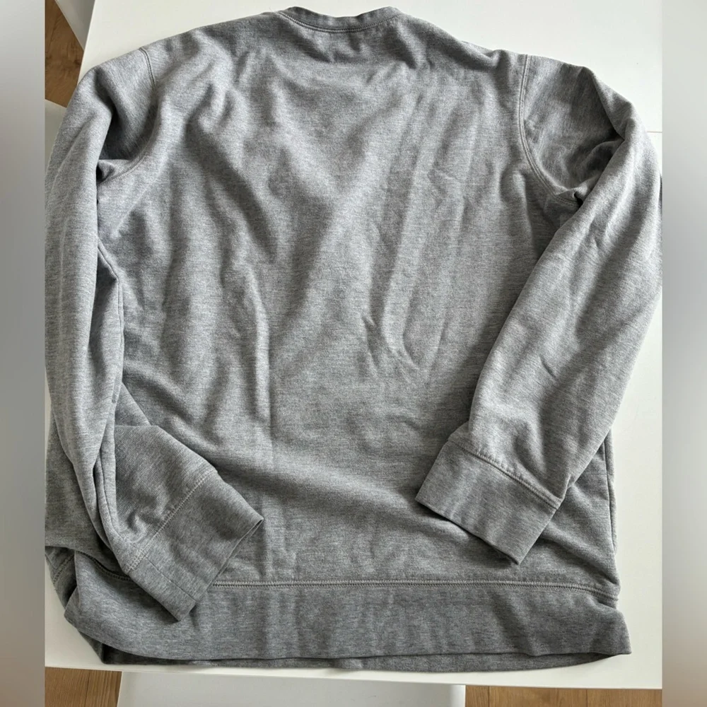 Eddie Bauer Gray Crewneck Sweatshirt with Retro Mountain Graphic - Picture 3 of 6